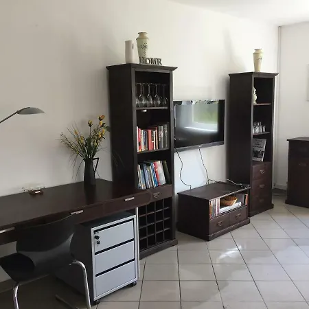 Ferienwohnung Neustrelitz 公寓 *